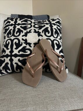 Havaianas Women's Tan Sandals with Rose Gold Straps